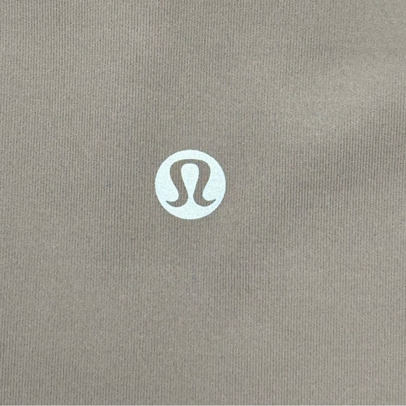 Lululemon Wunder Under Crop High-Rise Legging 23”
Roll Down Scallop Lunar Rock 4 - Picture 10 of 14